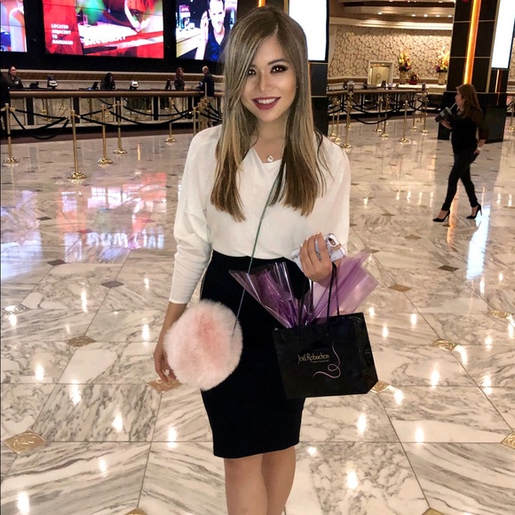 Meet Your Posher - Picture 3 of 3